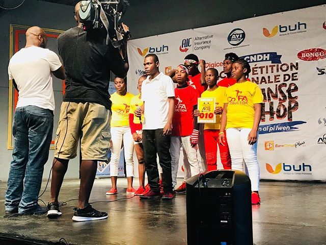 HaitiCndh's tweet photo. Nou kontan ankadre anpil timoun nan konkou danse hip-hop la! Mèsi #BUH #AIC #Ayisocial #TropicSA #ExtremRed #Decameron #Digicel #Sogener #Bongu #Atalou #Bongu #Euroceram #TNH #RTVC #SkyFM #CNDH💥 #DansepounalpiLWEN🇭🇹 https://t.co/7WYq8SDil0 https://t.co/IlEzwmtN4z