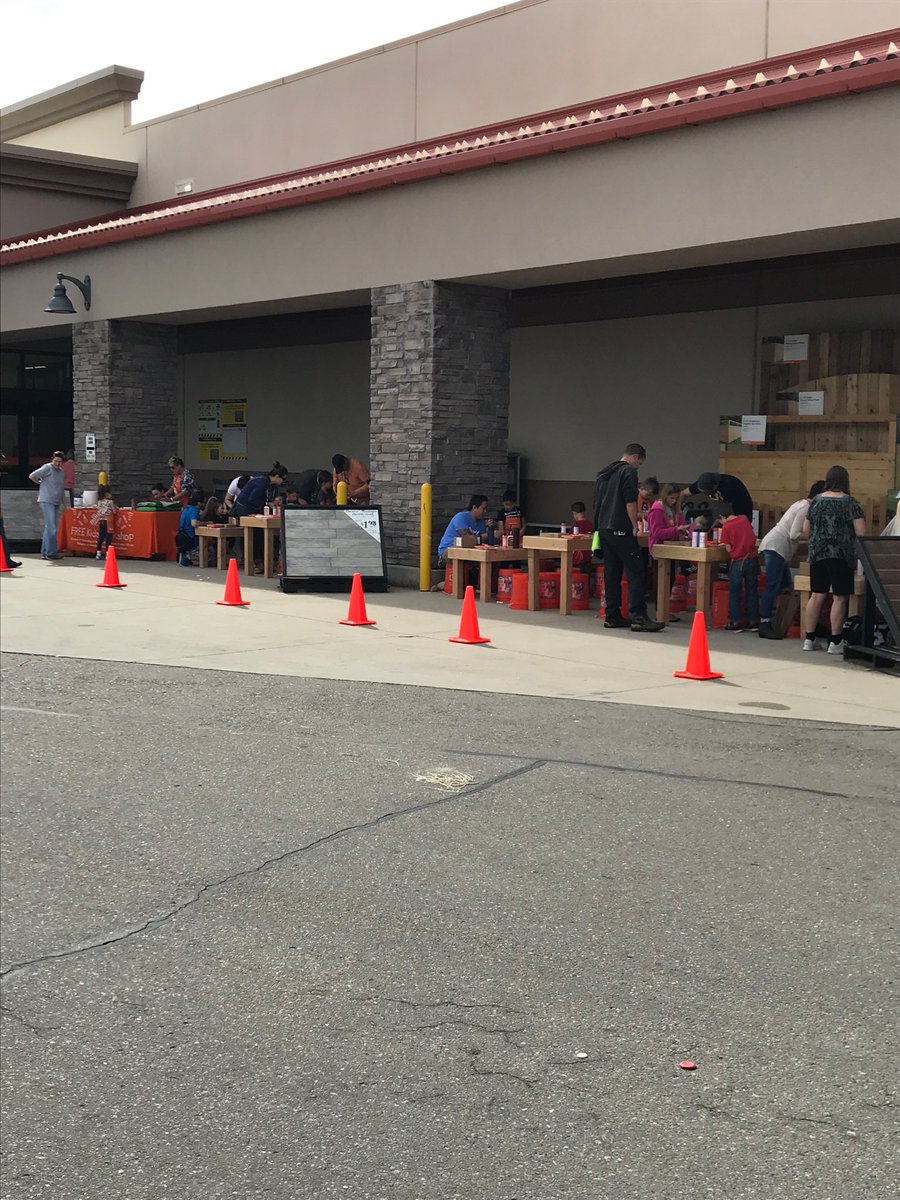 HerbScott6's tweet photo. Great kids clinic at 1552! #1552strong https://t.co/2NmCYOPcNg