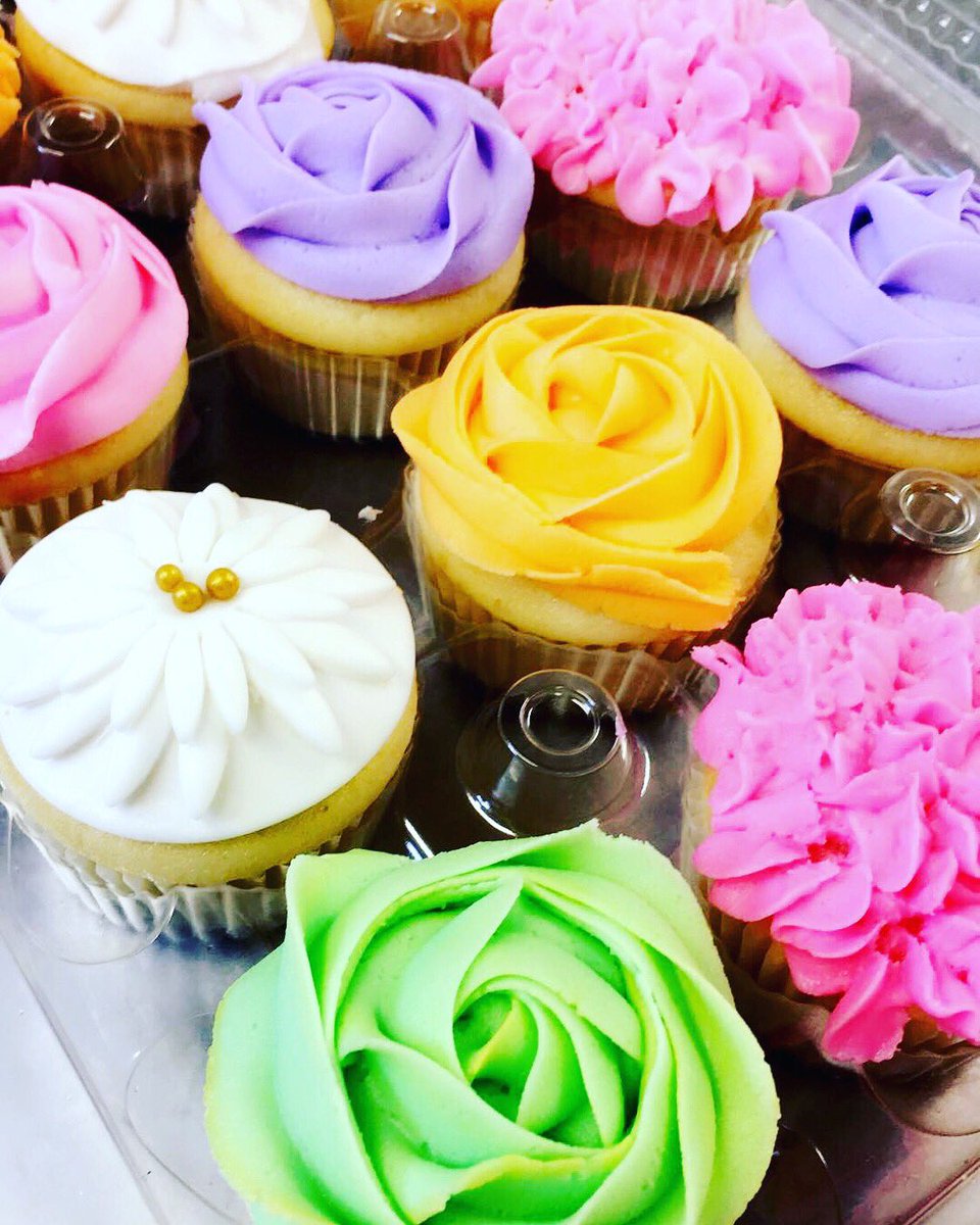 Spring has finally sprung and these flower cupcakes are just perfect for the beautiful weather and for Mother’s Day. Make sure you get your orders in for the  woman in your life. Only 5 order spots left.
#mothersday #mothersdaygift #flowercupcakes #buttercreamroses #springflowers