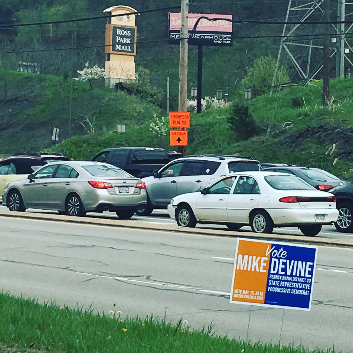 mikedevine2018's tweet photo. A few of our signs in Ross Park - have you gotten your sign yet? ๐ธ๐นSend us a message or email info@mikedevine2018.com to get yours today! #VoteDevine https://t.co/yVluT3BqgS