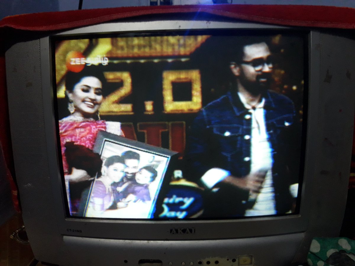 MathiSneha_BE's tweet photo. Now I'm Watching My Cute @actress_Sneha Akka @Prasanna_actor Anna Program #DJD2 ..Celebration Round is Very Super Akka..ππ
Ungaluku Sri Lanka fan than the family pic gift Super'ah irunthuchu Akka..Apram Prasanna Anna Sneha Akka'ku Flower Kuduthathu Semmma Cute'ah irunthuchuππ https://t.co/m1Eej55TPX