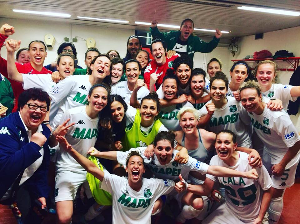 SassuoloUS's tweet image. Terza vittoria consecutiva per le neroverdi che superano 2-1 il Verona grazie ai gol di Stefania Tarenzi e Fabiana Costi! Successo fondamentale per le nostre ragazze! Tabellino e cronaca del match su bit.ly/2HRlg9R 🖤💚🖤 #ForzaSasol 
#SerieA #Femminile #SassuoloVerona
