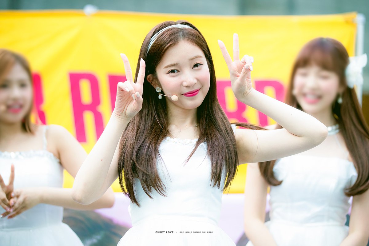 chekylove_'s tweet photo. 180428 시오도메 프로모션 #채경 

#윤채경 #CHAEKYUNG 

#에이프릴 #APRIL 

@4wallE @APRIL_DSPmedia

https://t.co/JXT5qOWrfj https://t.co/uUt1xGRWMY