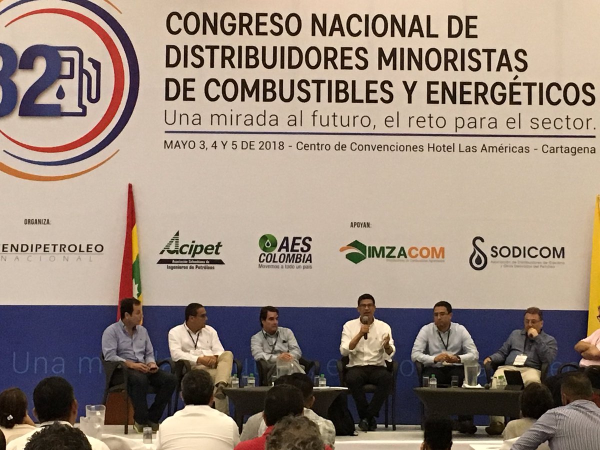 SodicomOficial's tweet photo. Oscar Rojas, Pte. JD #Sodicom en representación de los@minoristas en el foro sobre GNVC en el #32CongresoMinoristas https://t.co/qnSl94WCtB