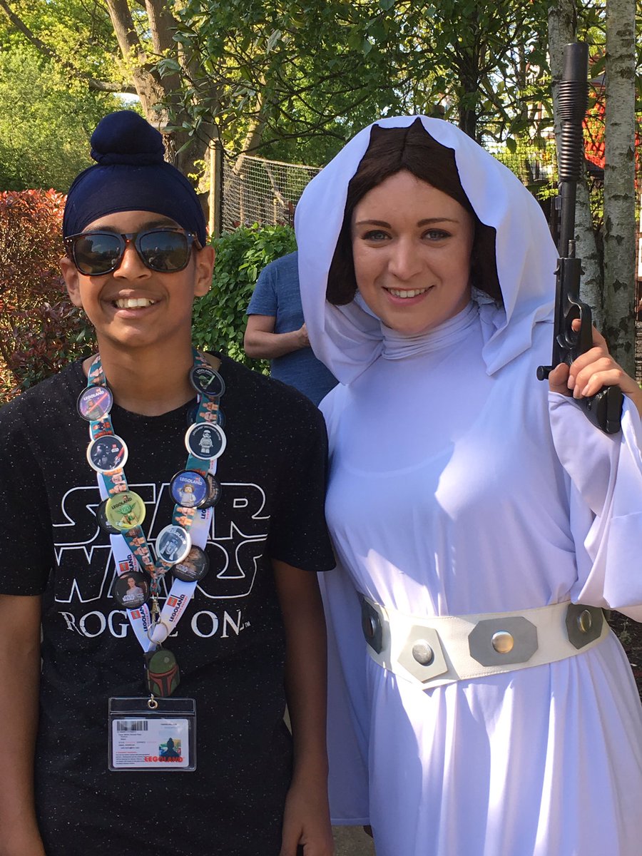 Hello, what have we here? You truly belong here with us among the clouds #PrincessLeia ❤️#StarWars #LEGOStarWarsDays @rebellegionuk @JokerSquad_SWG <a href="/LEGOLANDWindsor/">LEGOLAND Windsor</a>