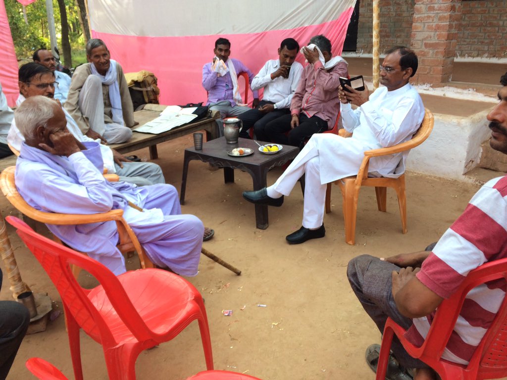 MlaKaran's tweet photo. बिन्दकी बिधानसभा के डहेरिया गांव में फूलसिंह वर्मा जी की बेटी के सादी सरोह में ! https://t.co/mYiDcW7s4W