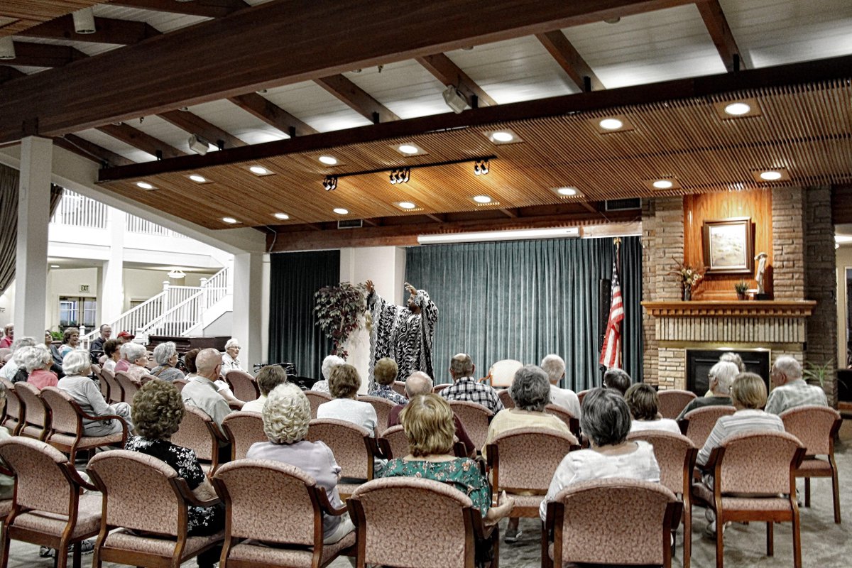 Obsessed_Writer's tweet photo. Last night I returned to one of my favorite places to share stories and time, among a community of our elders. I love an audience that appreciates nuance and the poetry in silence. #storytelling https://t.co/BQZ5XGSPdO https://t.co/n17EnH1NQk