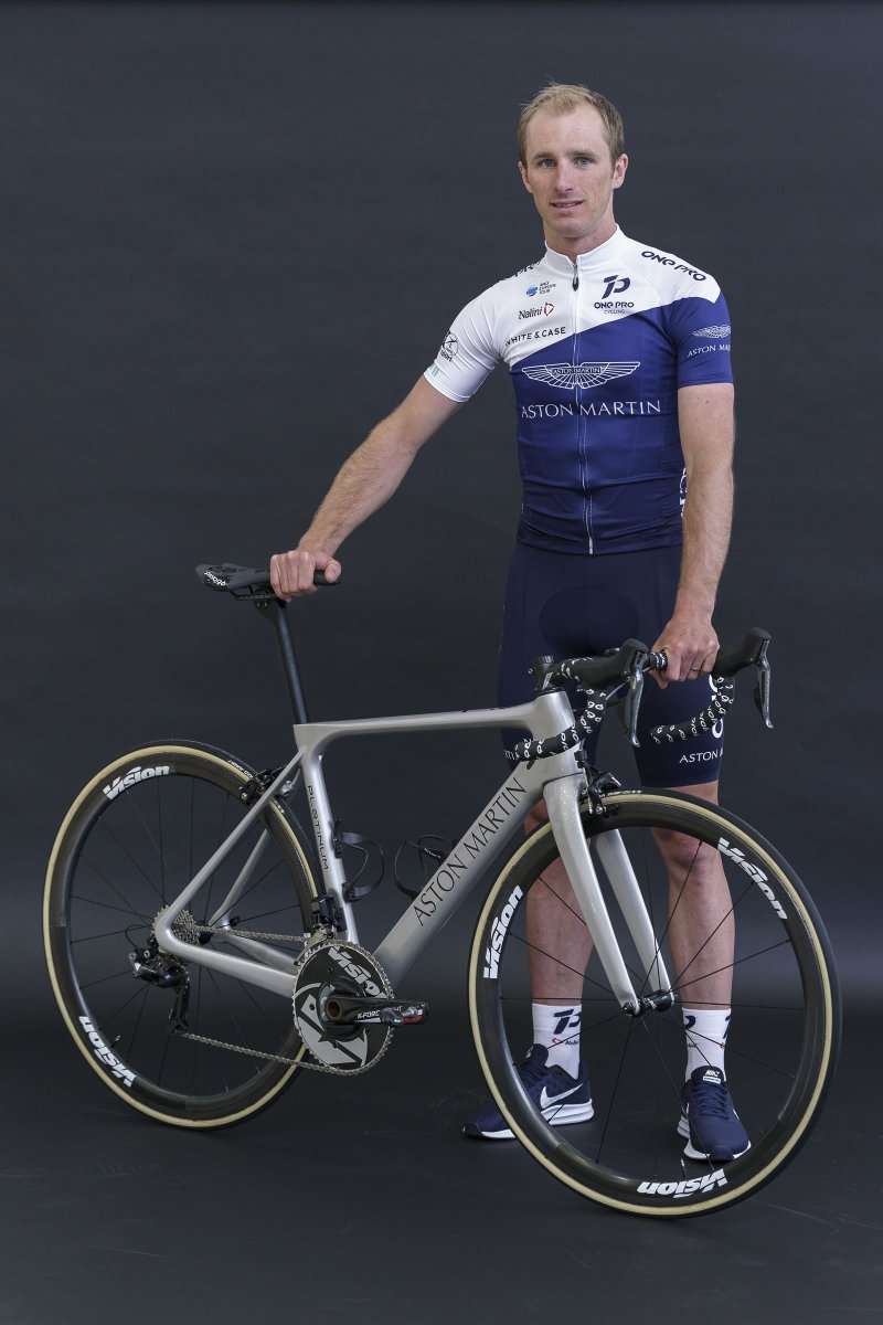 letouryorkshire's tweet photo. RT to vote for @OneProCycling rider @williamspete to win the @DimensionData Digital Jersey! #TDYvote https://t.co/7Wg0v7nH34