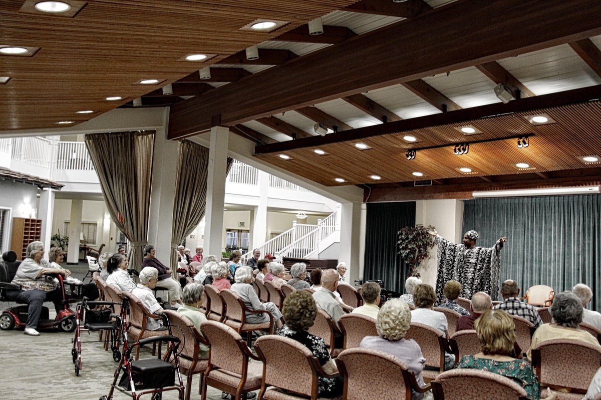 ELCyrs's tweet photo. Last night I returned to one of my favorite places to share stories and time, among a community of our elders. I love an audience that appreciates nuance and the poetry in silence. #storytelling https://t.co/LnWXwzlavK https://t.co/H9160E9Elp