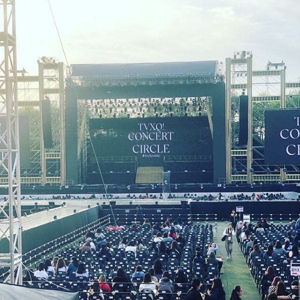 2beTVXQ's tweet photo. [IG]metaoloz 작업한거보러옴! 좌부터 
콘서트주인공, 영상연출가, 콘서트총연출가!
오늘을 위해 다들 고생하셨습니다.
#tvxq #circle #welcome #metaoloz #동방신기
https://t.co/yxQgPoiYzh https://t.co/VlMcCsdrcl