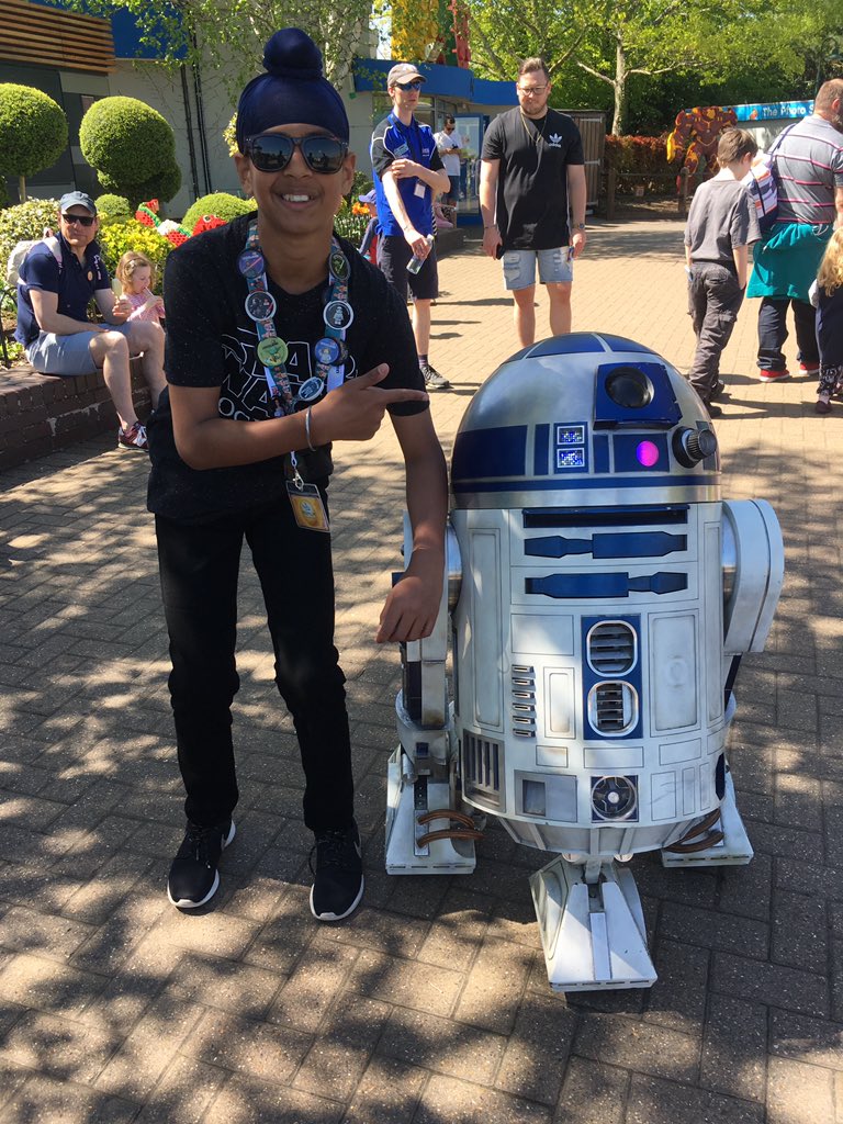 We've found one of the #droids we've been looking for <a href="/LEGOLANDWindsor/">LEGOLAND Windsor</a> @UKR2builders #StarWars Now where is #C3PO 
#LEGOStarWarsDays