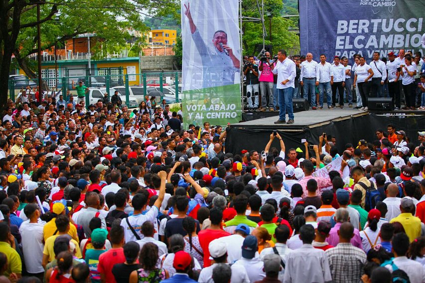 Garcia271216's tweet photo. Con @JAVIERBERTUCCI el país tiene garantia de prosperidad porque es el hombre de palabra y cumple sus compromisos.
#BertucciNoSeDetiene https://t.co/WIfSH4GNVi