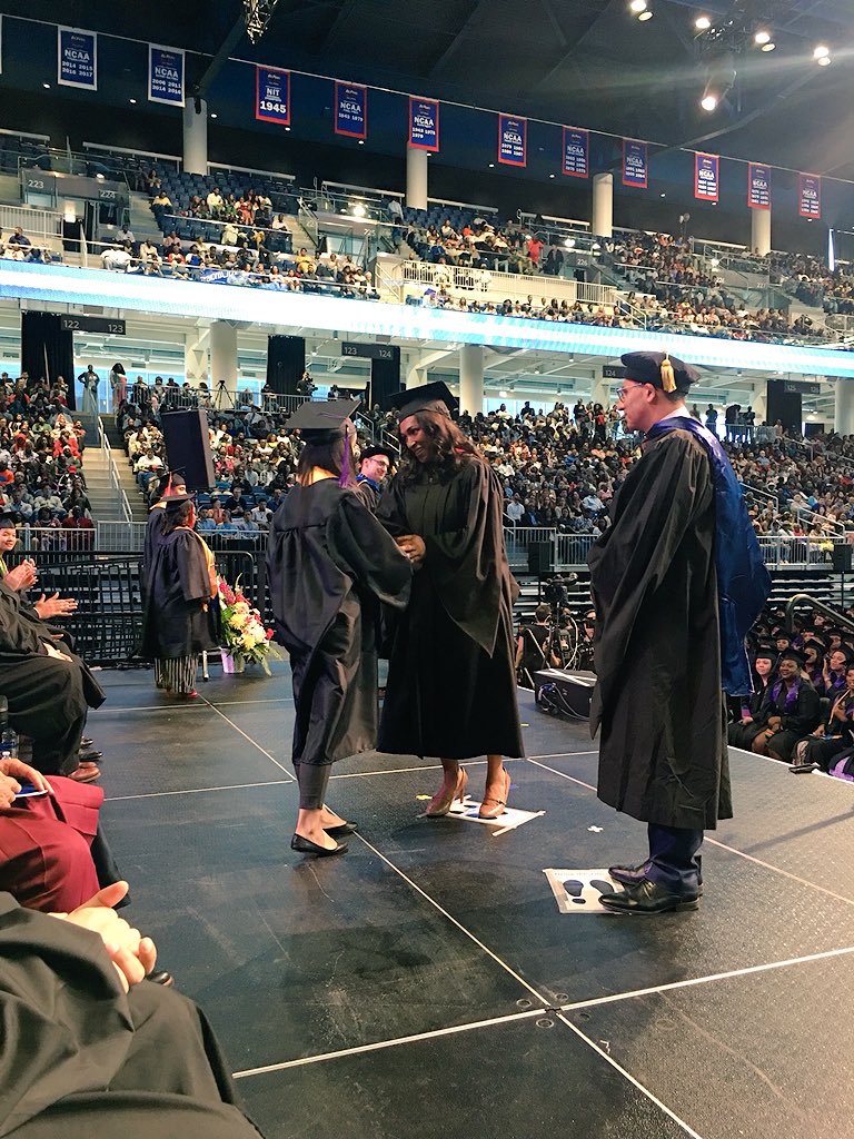 OliveHarvey_CCC's tweet photo. President Davis @ChiCityColleges @Chancellor_Juan congratulate @OliveHarvey_CCC #Valedictorian Paola Saucedo #gradccc #commencement #CCCTogether https://t.co/lEFKtvG5Uy