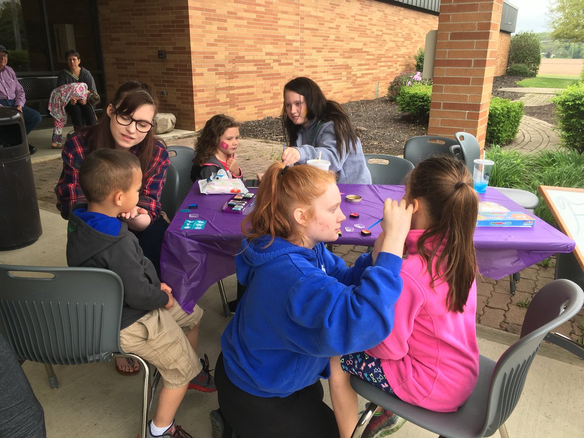 PickawayRossCTC's tweet photo. Students from our Early Childhood Education program are providing face painting at our Community Expo. The Expo goes until 2. Stop by: 895 Crouse Chapel Road, Chillicothe. #2018CommunityExpo #PRCTCPride https://t.co/jEn6atCrYg