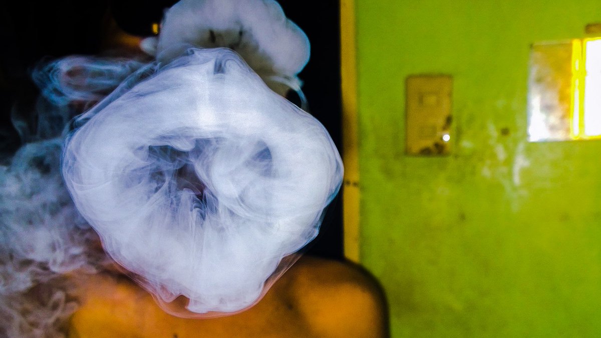 fourbillionthonehundredfirst (@vapeangles) on Twitter photo 