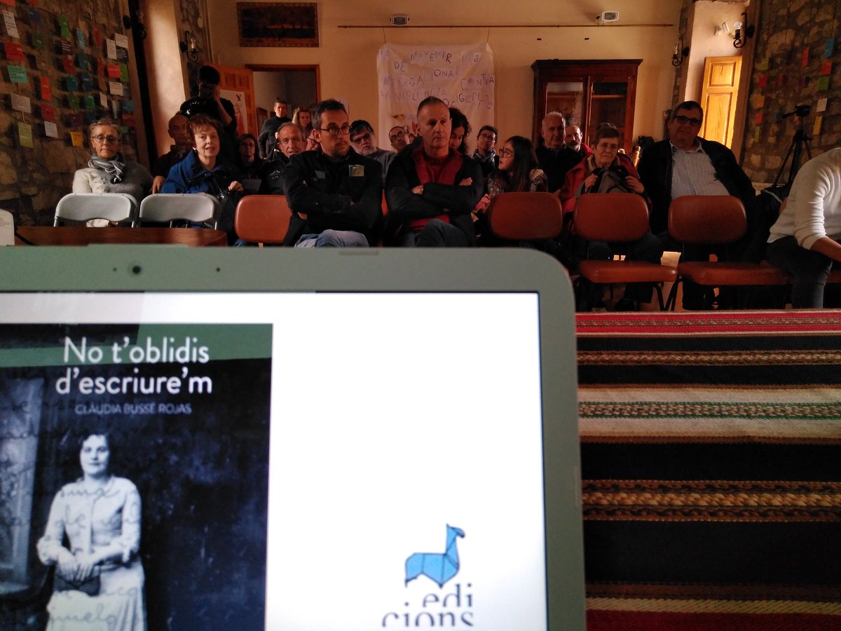 ed_tremendes's tweet photo. A la presentació de "No t'oblidis d'escriure'm" de la #claudiabusse a la @FiraLlibreAres 
#aresdelmaestrat https://t.co/zqxFjxk85Q
