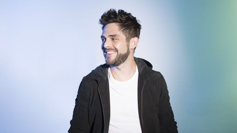 JRNorthCountry's tweet photo. Want to meet @ThomasRhett tonight!?! Tweet @K102 with the hashtag #K102Kenny and let us know!! https://t.co/2QdYNTx0Gq