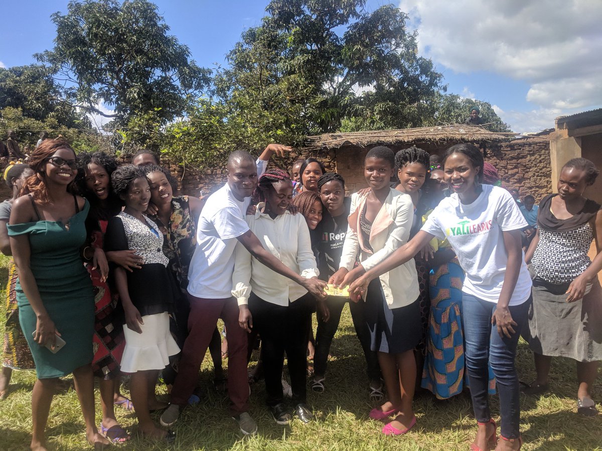 kristungati's tweet photo. In total we had over 150 youths from areas around 23, 22, and 24 participate in our #MWFDay. They interacted with 3 @#MandelaFellows and shared 27 ideas to solve their community challenges. https://t.co/rYIXDKGxxz