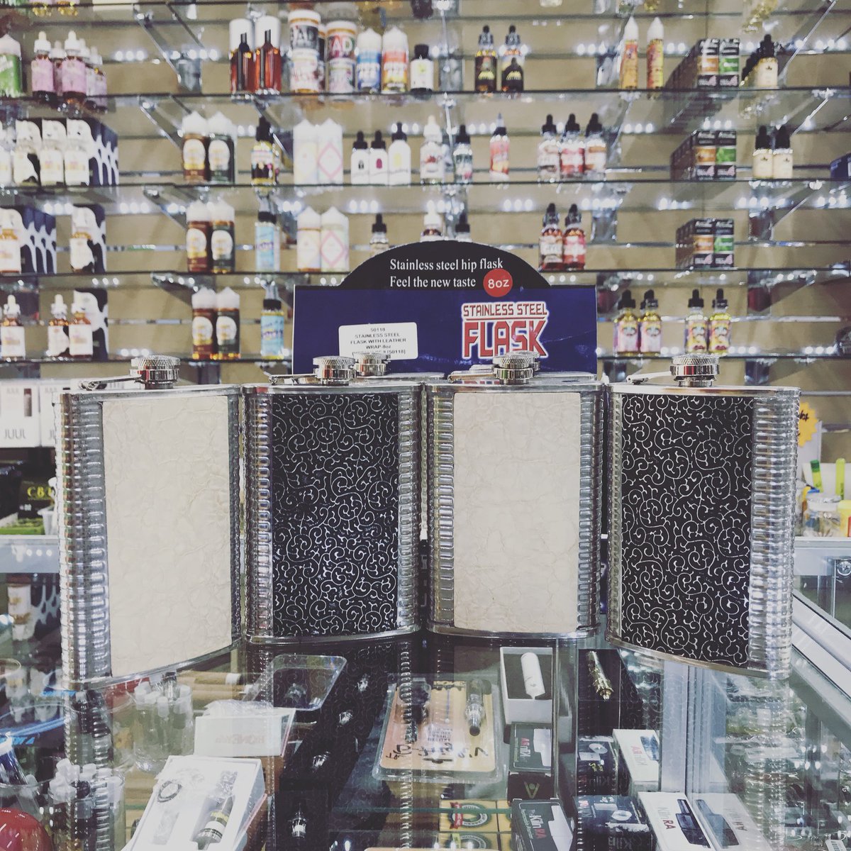 Cinco de mayo is here what are y’all doing come get a stainless steel flask before you go to the beach 🏖 stay hydrated #calle8 #calle8miami #worldofsmokenvapecalle8 #smokingaccessories #waterpipes #bestsmokingselection #bubblers #bestsmokingbrands #chilling #ilovesmoke #gaggets