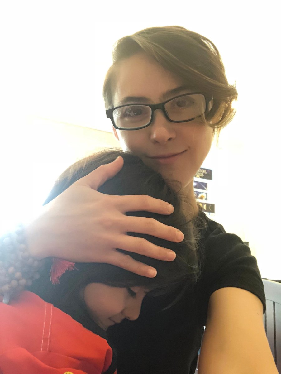 Mi astronauta sueña con colonizar Marte algún día. Lo que no sabe es que desde el primer momento en que me encontré con su mirada, explora el universo que habita mi corazón. 
#amoreterno