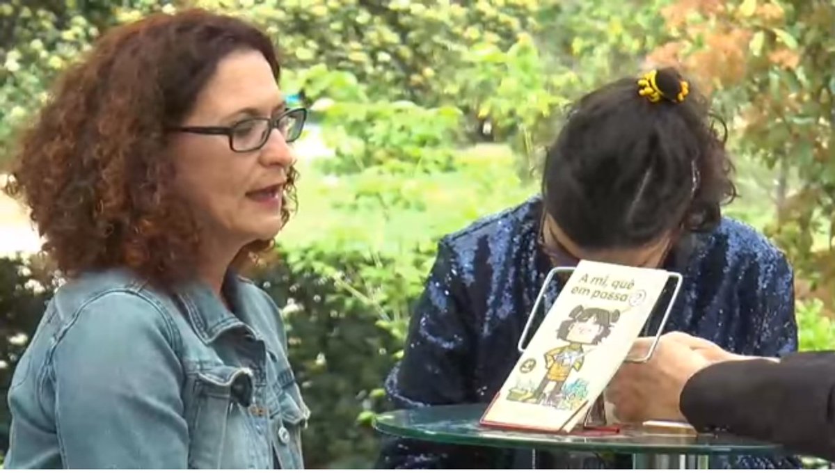Vincle_Ed's tweet photo. Recuperem l'entrevista que @manologild ha realitzat a Carme i @tonacatala al plató de la @firallibrevlc sobre #AMiQueEmPassa https://t.co/ZodbpnOamg https://t.co/MST3TRpJbu