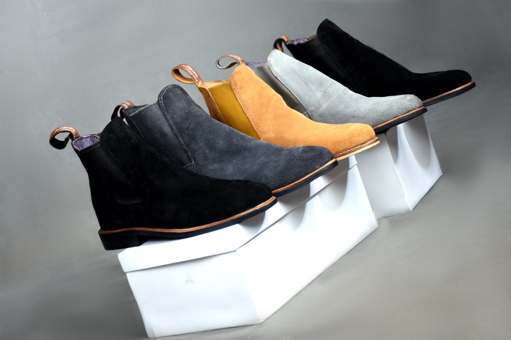 ayoprada's tweet photo. How many retweets for these boots made by me? https://t.co/p1b4zq89G9