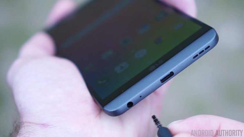 AndroidAuth's tweet image. We asked, you told us: Stereo front-facing speakers or 3.5mm headphone jack? goo.gl/F6ABrD