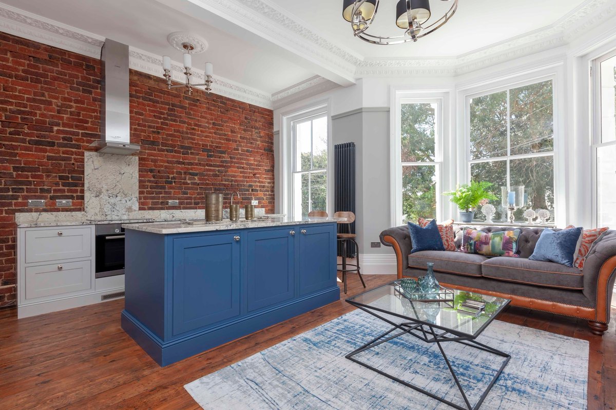 portraitkitchen's tweet photo. Recently completed project in St Leonard-on-sea. This lovely apartment has been transformed to a luxury spec and is now for sale. 
#KitchenDesign #Kitchens #KitchenGoals #Appartment #luxuryInterior #Interiordesign #PortraitKitchens https://t.co/zO5bMc7vBm