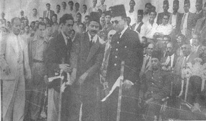 ZamalekMuseum's tweet photo. صورة - جلالة الملك فاروق " الرئيس الشرفي الوحيد في تاريخ نادي الزمالك " لحظة قص شريط إفتتاح النادى عام 1944 ، بعد تغير إسمه من نادى المختلط لنادى الملك فاروق ، عقب الفوز على الأهلي بنتيجة 6-0 في نهائي كأس مصر . https://t.co/NSP6pbvr3X