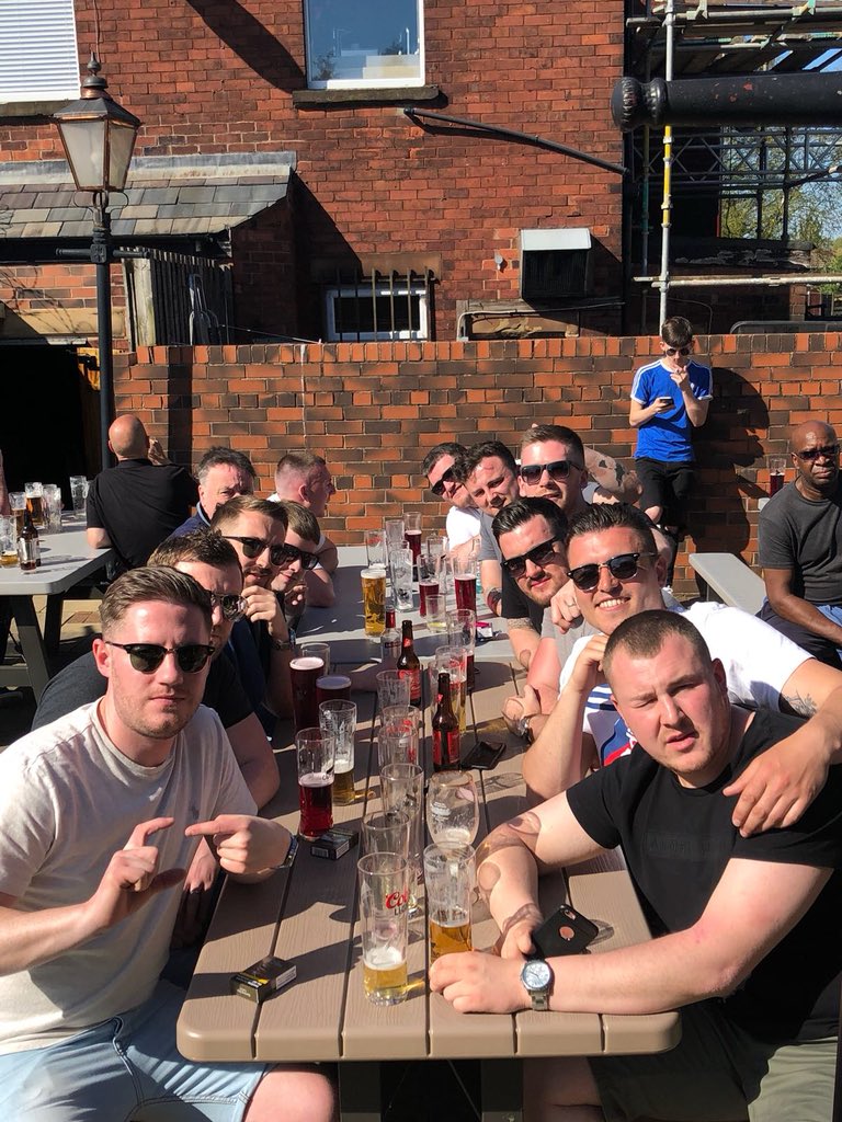 MedlockRangers's tweet photo. Rangers end of season do celebrating bottom of the league 🍻🏆🏆 https://t.co/Us18NnNWEJ