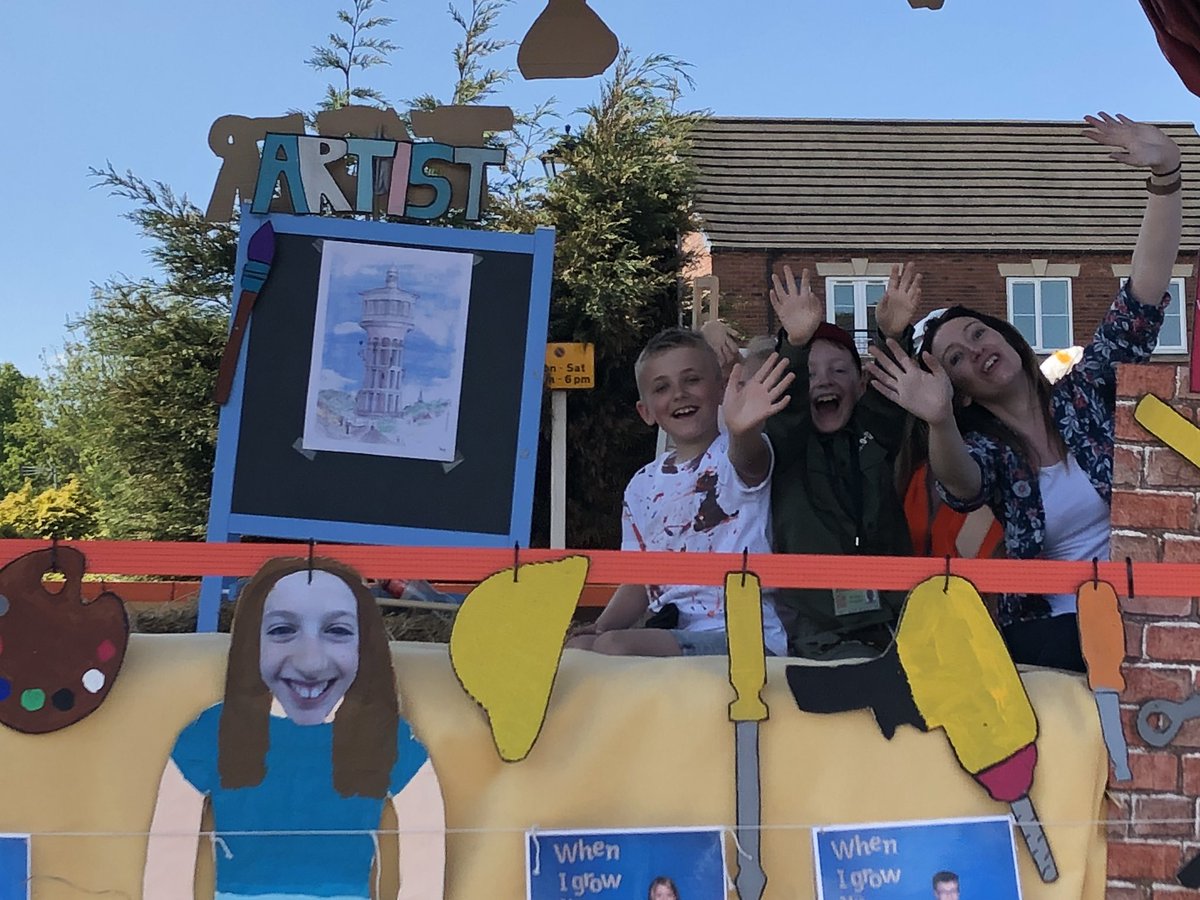 SouthParadePS's tweet image. Our float looked amazing! Well done to everyone who helped out and a big thank you to all the children who continued to show what they’d like to be when they grow up @GMaypolePro @PrimaryFutures #aspirations #wonderful #proud @SteveIredale