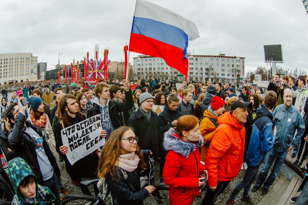 Право на демонстрации митинги какое право. Право на участие в митингах. Митинг за Навального Мурманск. Митинг разных партий. Право на митинги картинки.