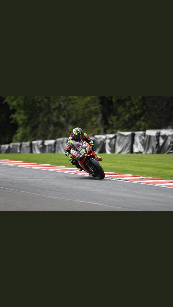 NeilHodgson100's tweet photo. If you want to be British Superbike champion this year you’ll have to be prepared to do this week in week out!!!!  @67Shakey ( aged 41 ) is...RESPECT https://t.co/IydFWCMXwC