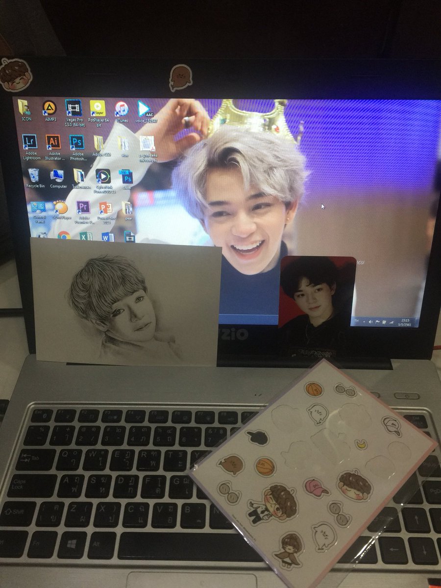 Pearmoo1's tweet photo. ขอบคุณนะคะที่เห็นสติ๊กเกอร์ว่างๆนั้นคือเอาไปติดเคสแล้วเรียบร้อย🤣. @hbdbabybas_PJ https://t.co/npetRxiqlm