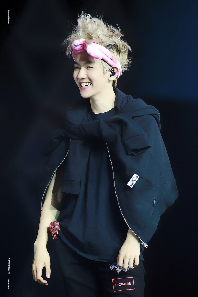 exofml_'s tweet photo. "you shine like the stars💫
           you light up my heart💖"

#HappyBaekhyunDay https://t.co/vUIVo1z7xl