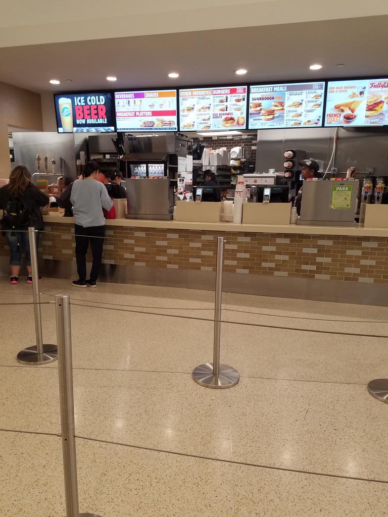 SSBMissing's tweet photo. They serve beer at this burger king LOL #teambeer #whenisfloridagettingthis #whenwasthisathing https://t.co/WgwWQasgIr