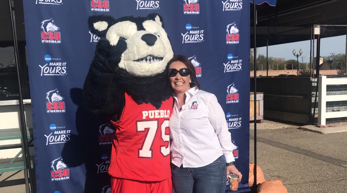 GoPackvb's tweet photo. Wolfie and our favorite @csupuebloalumni director Tracy hanging out waiting to congratulate all the #PackGraduates #unitedbyvolleyball #backthepack https://t.co/rUqf0Iwevp