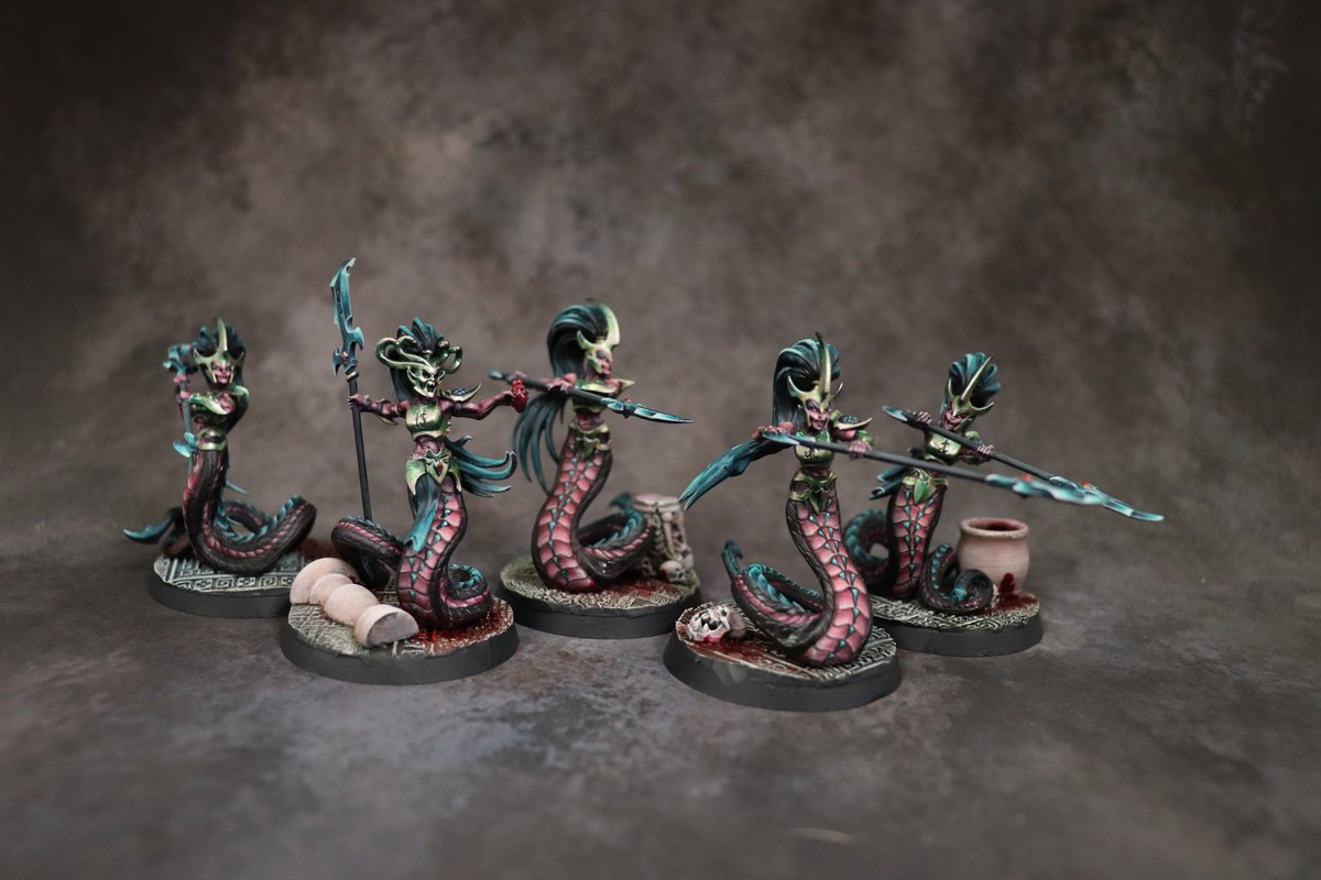warhammerweekly's tweet photo. The newest group of Blood Sisters are ready for the battlefield hungering to turn the enemies of Morathi to stone. #PaintingWarhammer #Warmongers https://t.co/uWNTUSVxqC