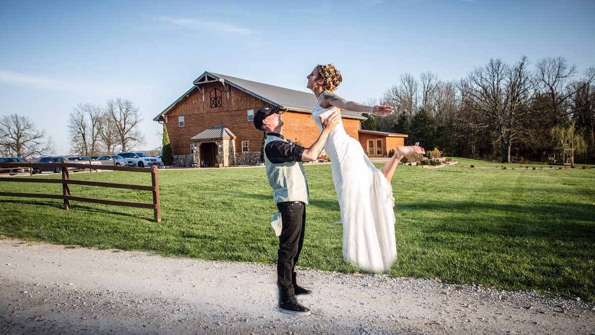 fdsbusiness's tweet photo. Spring is here and love is in the air! Book a beautiful outdoor shoot with FDS! #fds #freddydangelostudios #photography #weddingphotography #wedding #weddingphotos #spring #loveisintheair #levetation #stl #stlbusiness #smallbusiness https://t.co/q2iyAduqoi