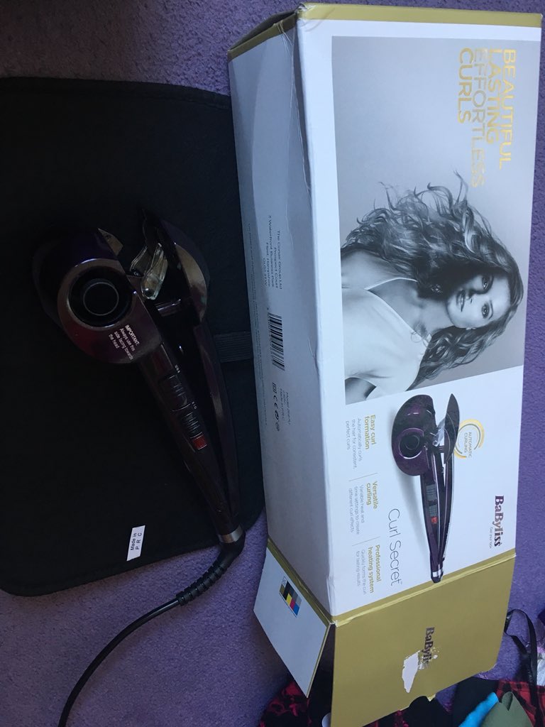 HanCockroft's tweet image. My absolute last ditch attempt at ever being able to curl my own hair. Fingers crossed @BaBylissUK! 🤞#DisabledProblems