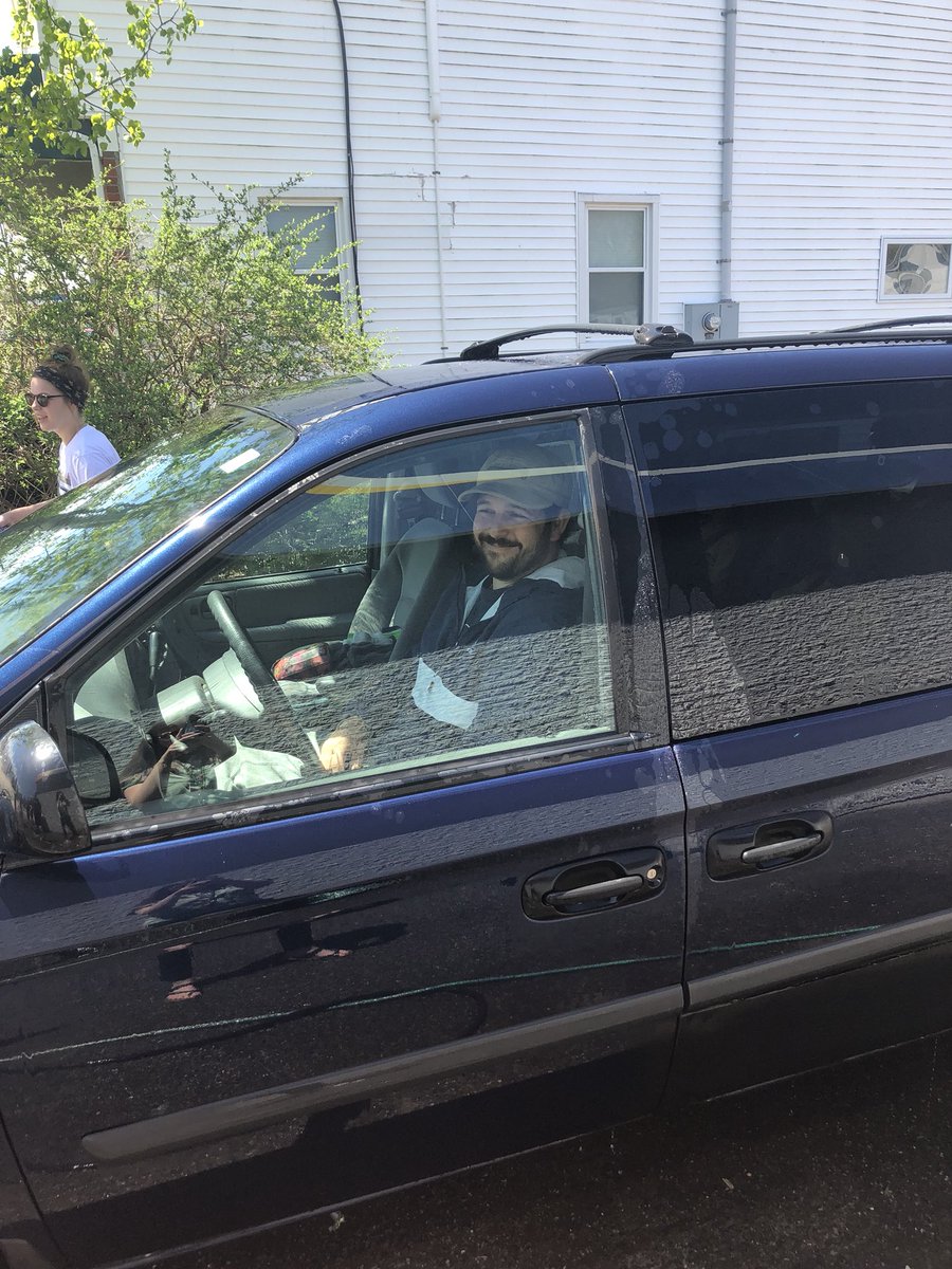 Thanks Provost for supporting your seniors! #momvan <a href="/EHSsenate/">EHS senate</a> <a href="/DProvostEHS/">Daniel Provost</a>