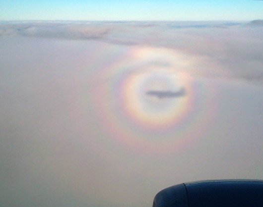 TeamChemtrail's tweet photo. Leider konnte sich das zweite Sprühflugzeug nicht ganz so verstecken wie erhofft. https://t.co/jcdR3mHYoX