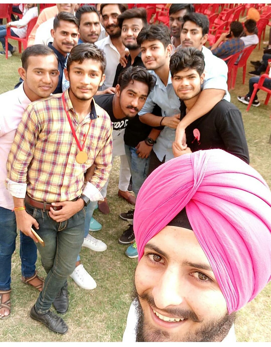 nicknarender's tweet photo. #FootPrints the #Farewell2k18.. Dear Seniors #CDLSIETIANS , We are really gonna miss you a lot. We knows that yours upcoming life is more better than today.. But these 3-4 years you have always remembered : #FullMasti, #Study, #KhelnaKudna, #HostelLife #Fighting , 👉👉 https://t.co/Knf10yyQ13