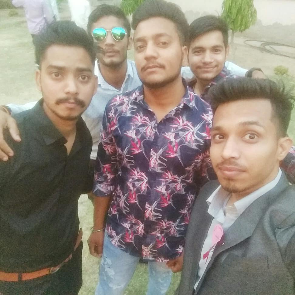 nicknarender's tweet photo. #FootPrints the #Farewell2k18.. Dear Seniors #CDLSIETIANS , We are really gonna miss you a lot. We knows that yours upcoming life is more better than today.. But these 3-4 years you have always remembered : #FullMasti, #Study, #KhelnaKudna, #HostelLife #Fighting , 👉👉 https://t.co/Knf10yyQ13
