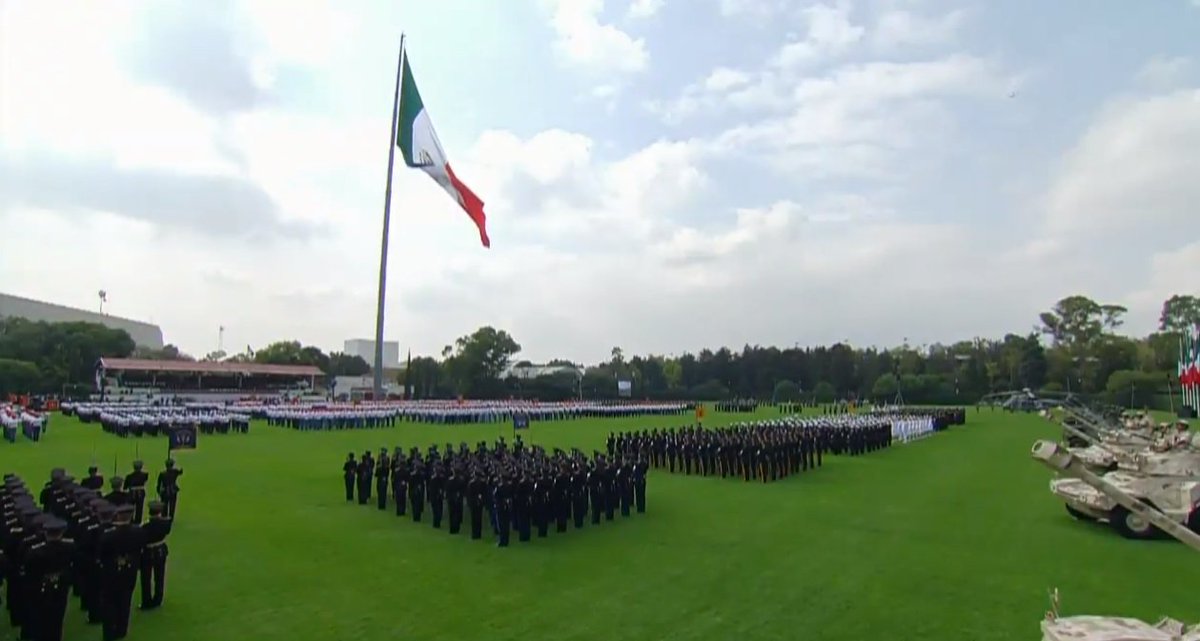 PresidenciaMX's tweet photo. En esta fecha de gran simbolismo para la nación, también rendimos homenaje al Presidente Benito Juárez, a quien recordamos como el más firme defensor de México frente a la Intervención Francesa: @EPN https://t.co/W2wBGacPU0