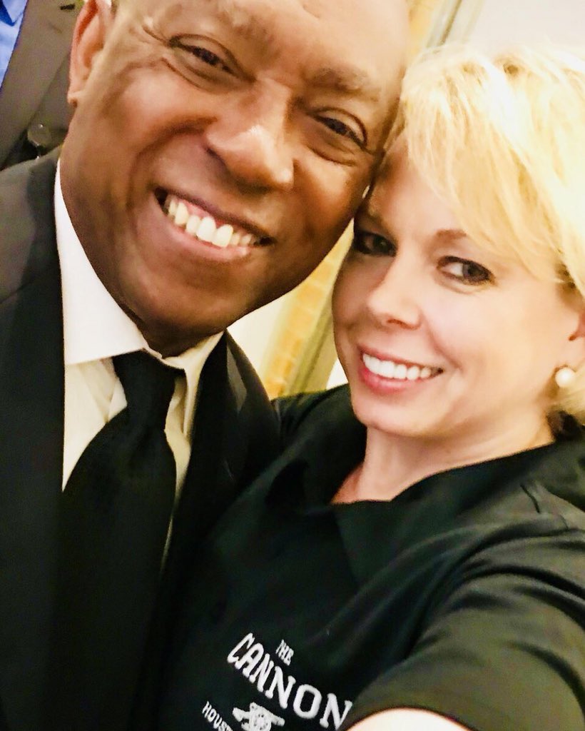 EspersonGallery's tweet photo. @SylvesterTurner @SpotOnDowe You exemplify the fine #ArtOfLeadership in everything you do, Mayor @SylvesterTurner !  And you have a heck of a #DreamTeam: @IAmMaryBenton @JeffSyptak @MelRagsdale3D @HoustonBounds +++ #HoustonProud https://t.co/qYfEhFBqPD