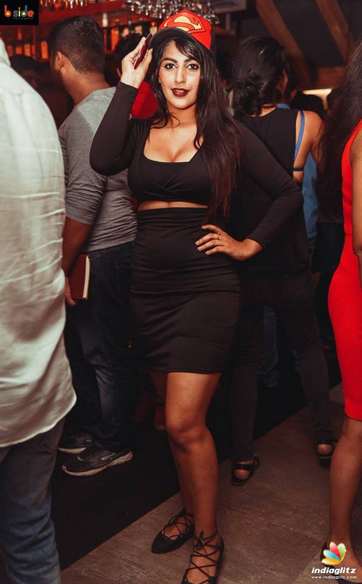 ArmyYashika's tweet photo. The trending sizzling hot heroine of South industry @iamyashikaanand 😍😍😘😘. U became the real dream girl of youths 😍😍. U stoled every youngsters heart 😍😍😘. U r our lady superstar thalavi #yashikaanand. U r the real heroine of #IAMK movie https://t.co/cOlsUbAz3E