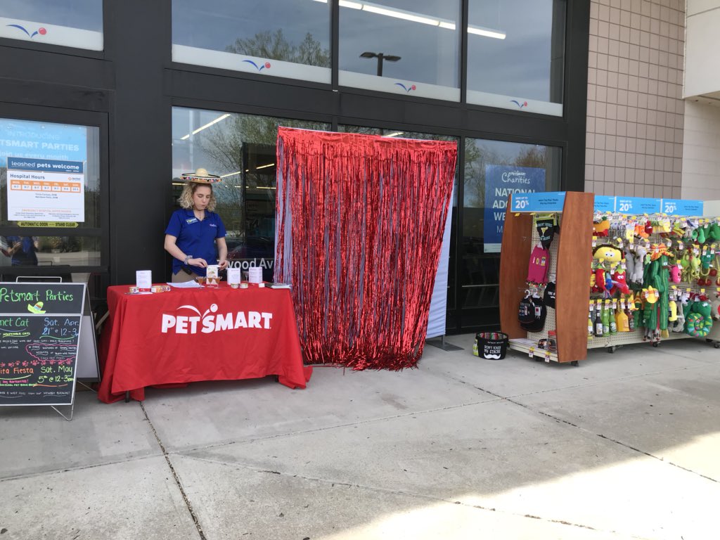 Meet our #barktender Caitlyn at our #barkarita event. #bark