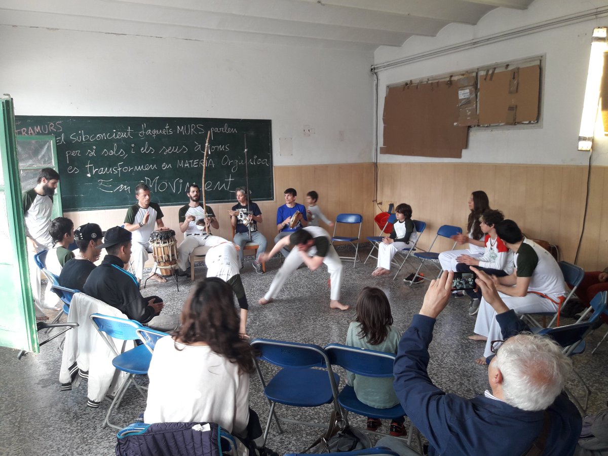 ineditviable's tweet photo. De @l_obrera a @VolemlaCaserna Capoeira a l'aniversari de la @PAH_Sabadell https://t.co/RpiQS9CDZk