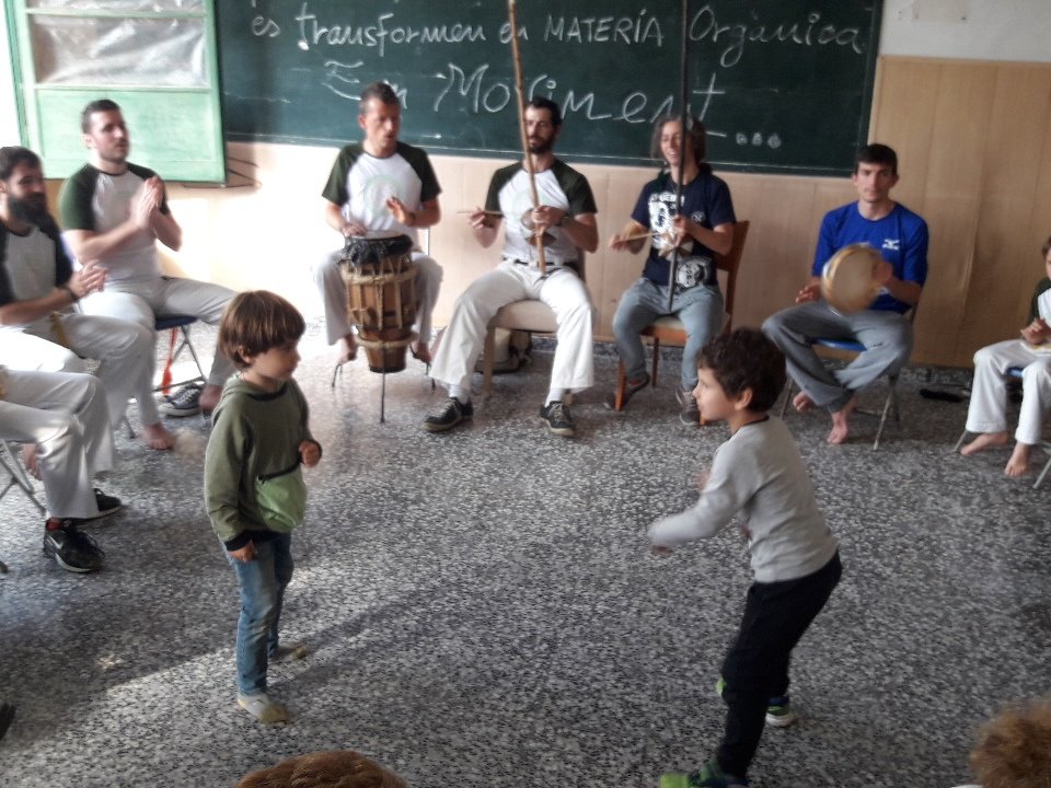 ineditviable's tweet photo. De @l_obrera a @VolemlaCaserna Capoeira a l'aniversari de la @PAH_Sabadell https://t.co/RpiQS9CDZk